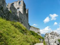 Um die Überreste der wertvollen Burg zu erhalten, taten sich seit Anfang der 1970er einige Menschen in Reutte zusammen, allen voran Fridolin Schennach. • © <a href="https://papa-wanderwolle.jimdofree.com/2020/10/06/burgenrunde-auf-dem-ehrenberg/" target="_blank">Wolfgang Berres auf papa.wanderwolle</a>